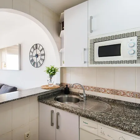 דירה Madeinterranean Beach- Higueron Front Line פואנגירולה