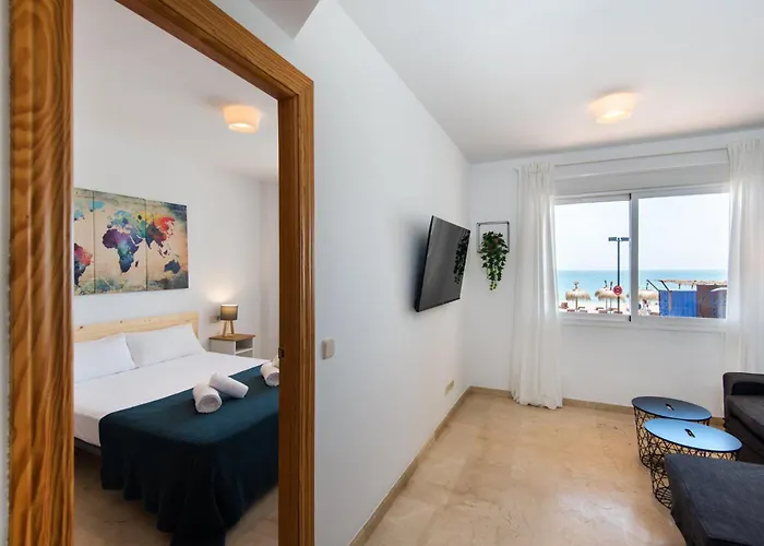 Madeinterranean Beach- Higueron Front Line Apartamento
